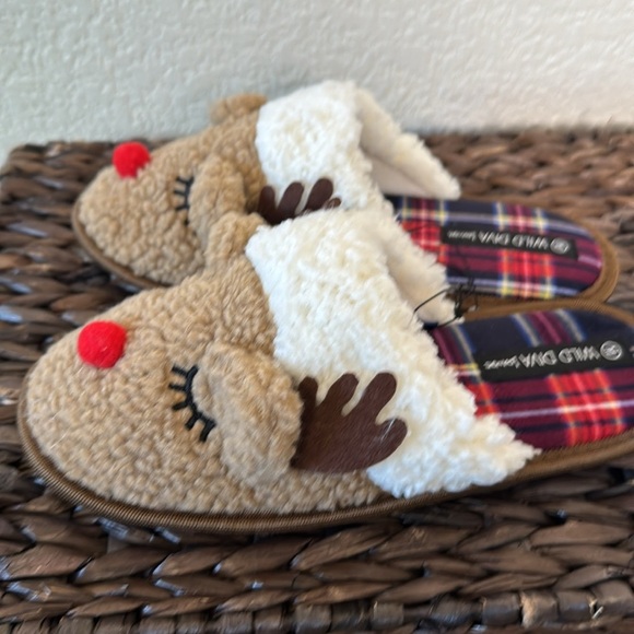 Wild Diva Reindeer Slippers Medium Fits 6-7 Holiday Festive Rudolph NWT - Picture 3 of 7